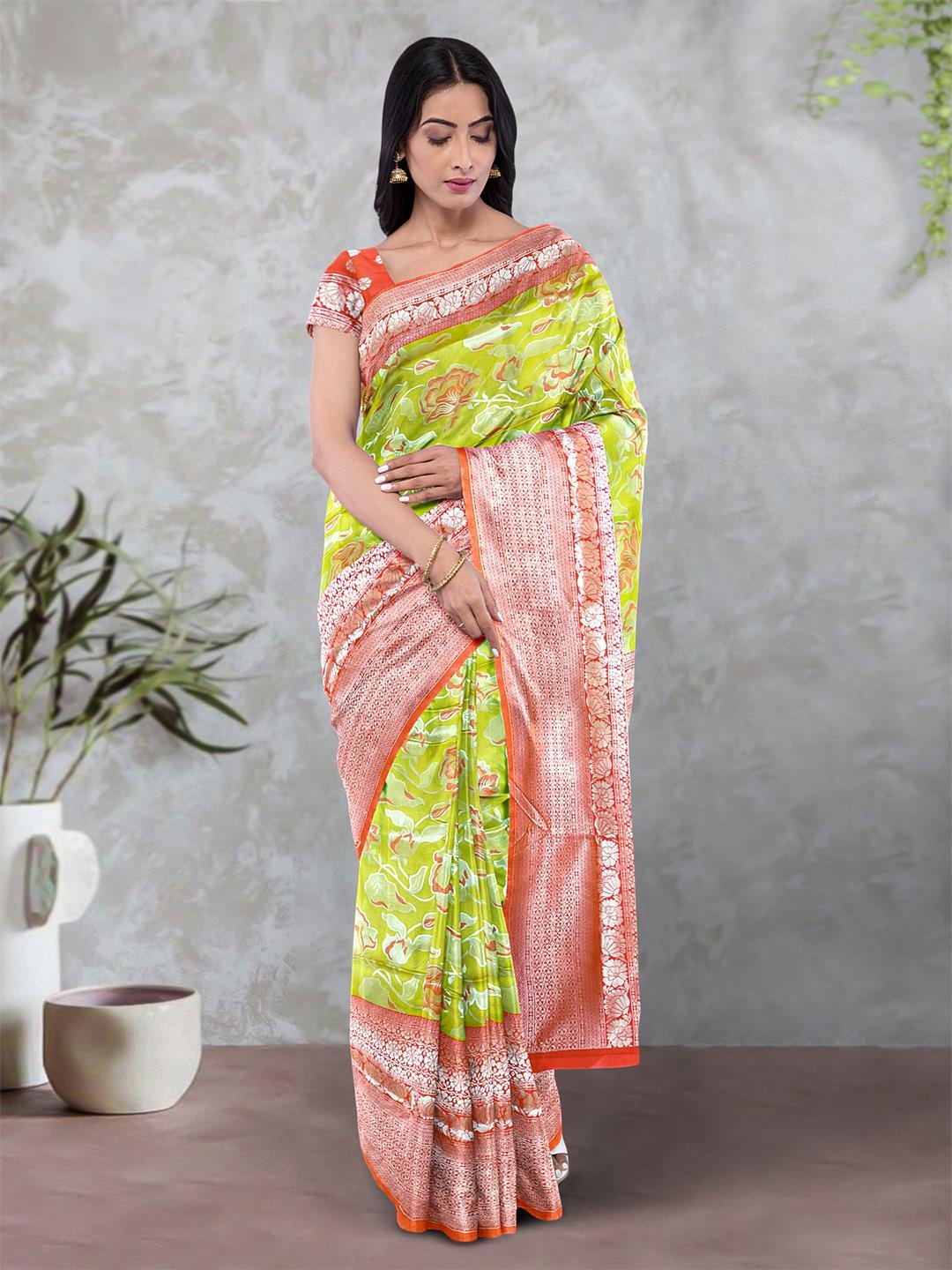 

Kalamandir Floral Zari Silk Blend Banarasi Saree, Green