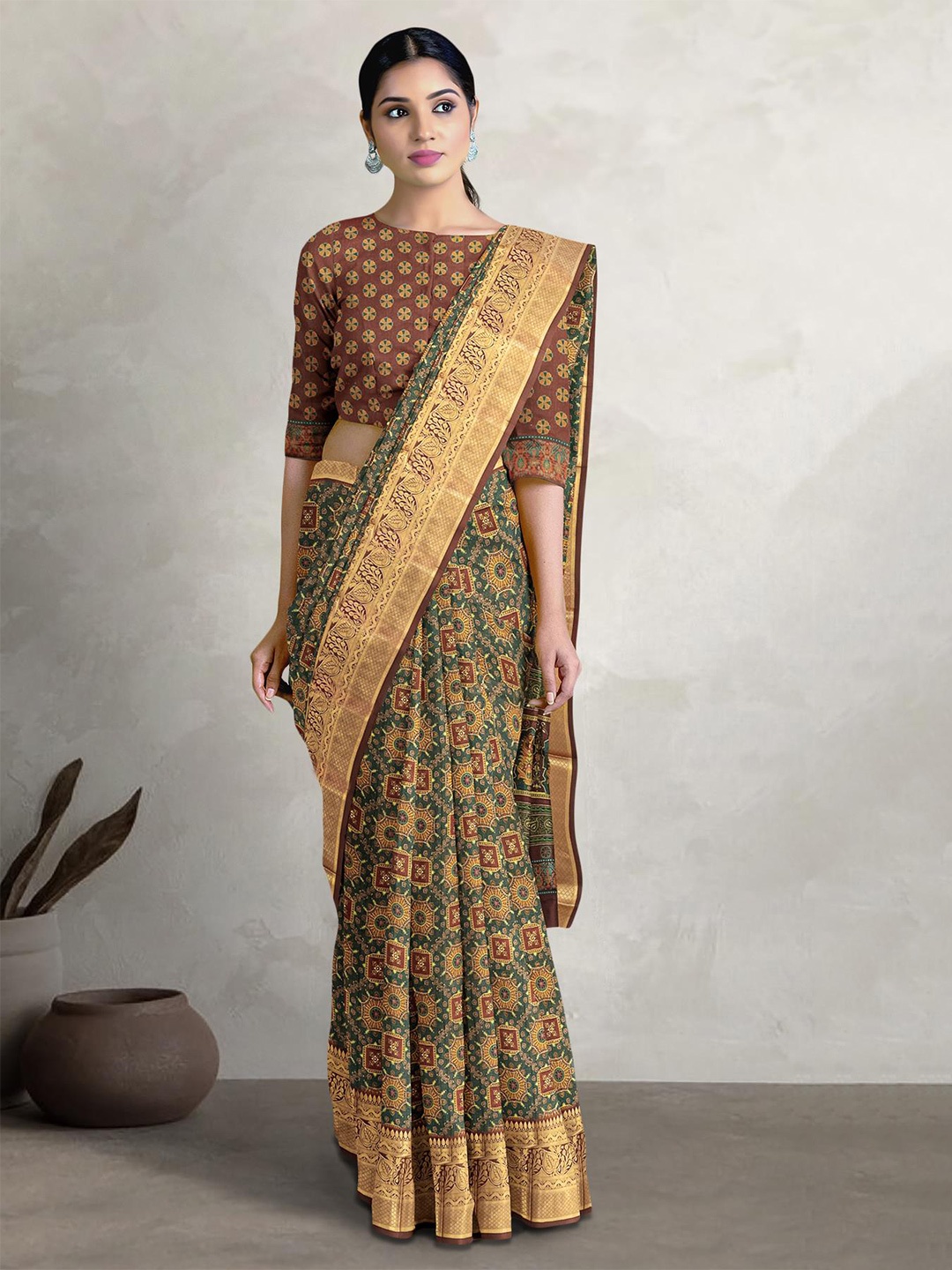 

Kalamandir Ethnic Printed Zari Saree, Green