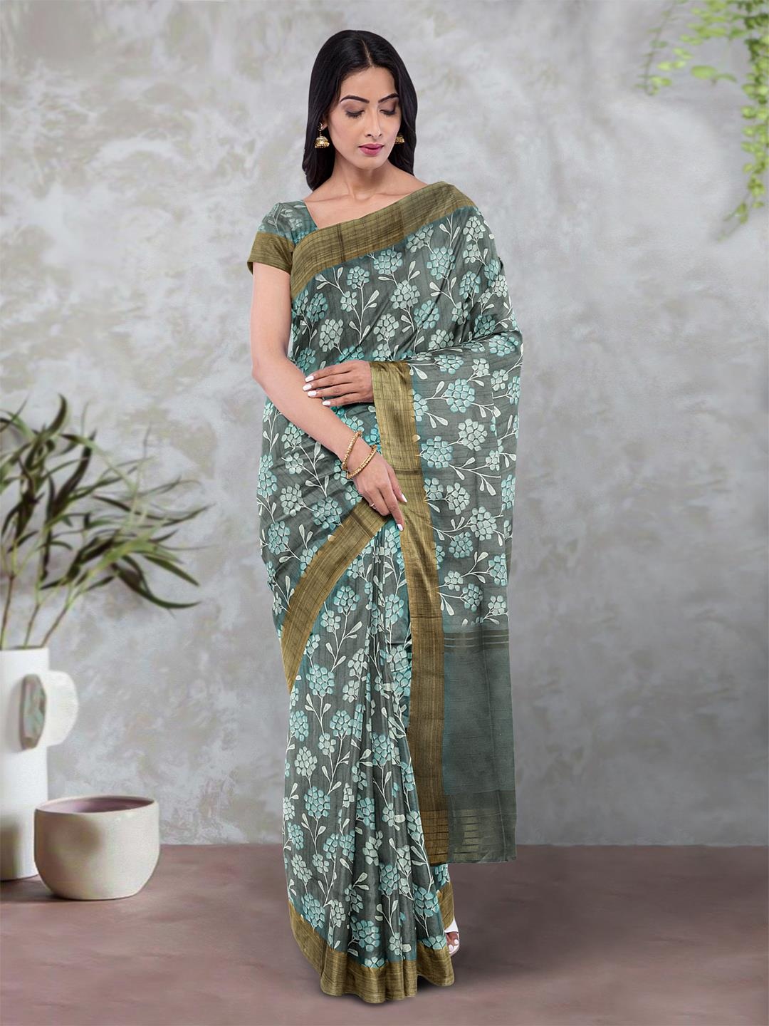 

Kalamandir Floral Printed Zari Saree, Grey
