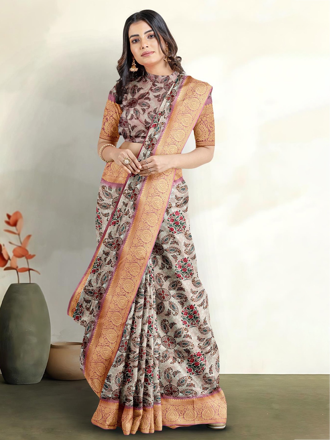 

Kalamandir Paisley Printed Saree, Grey