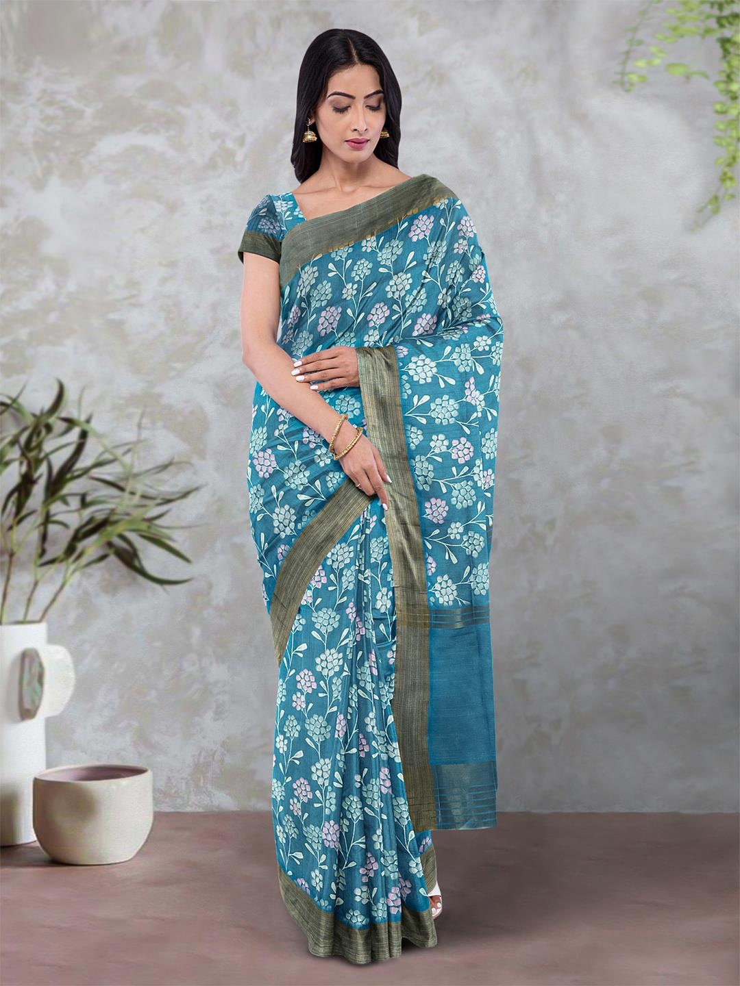

Kalamandir Floral Printed Saree, Blue