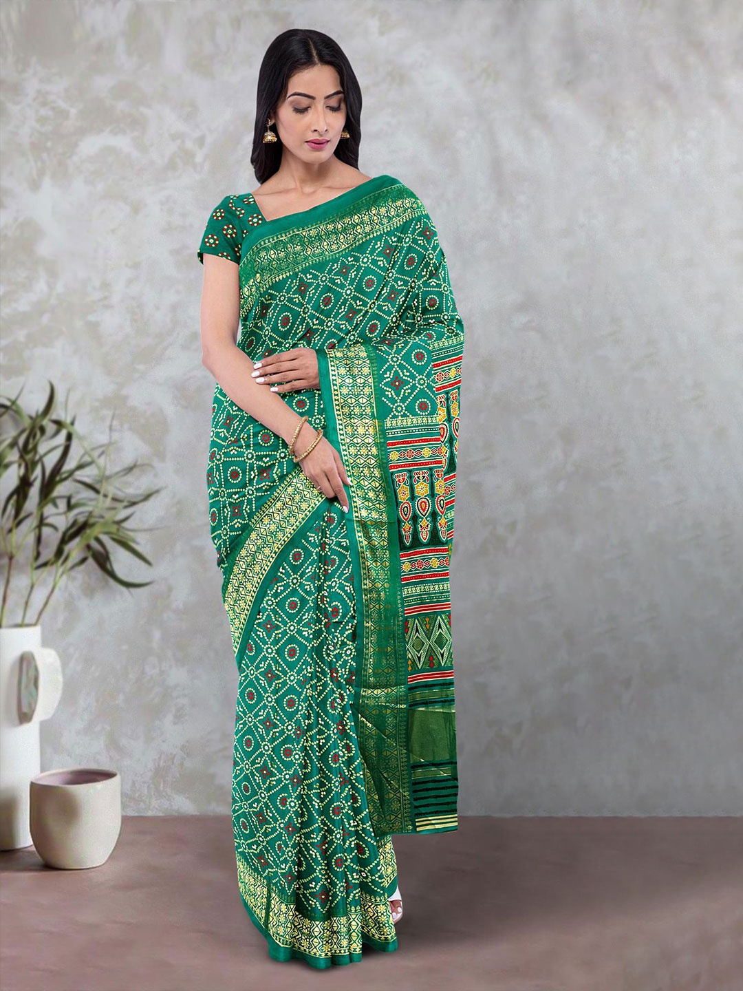 

Kalamandir Printed Bandhani Saree, Green