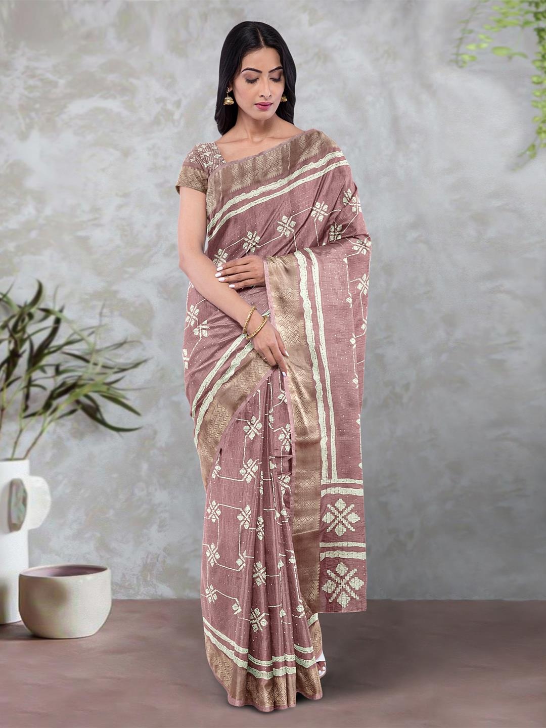 

Kalamandir Geometric Motif Printed Zari Saree, Pink