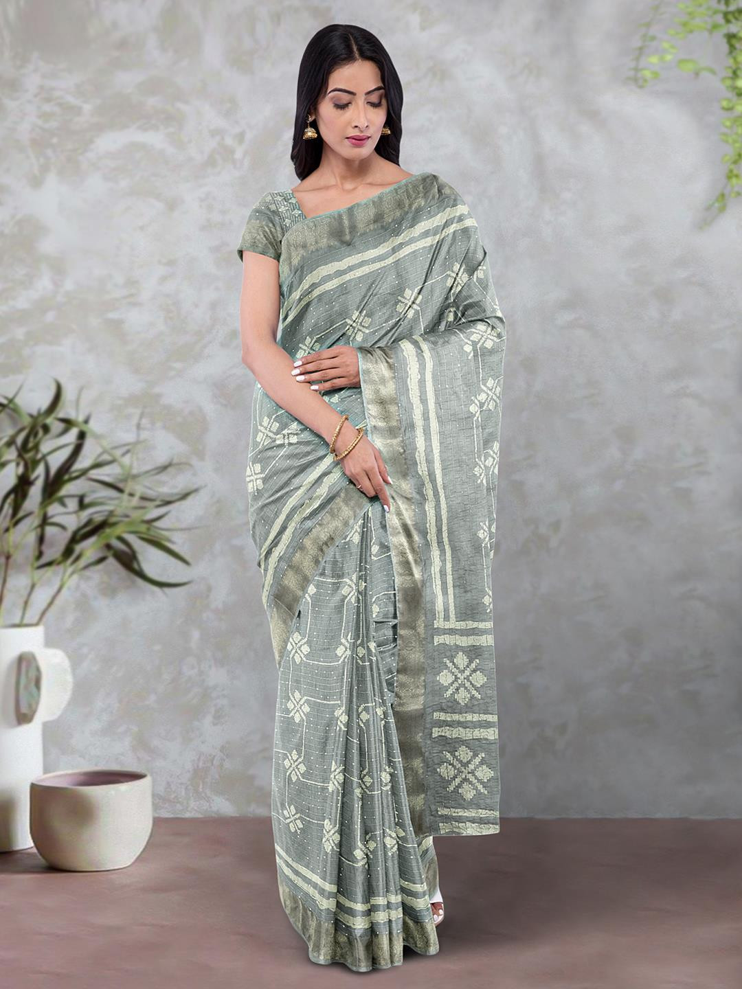 

Kalamandir Floral Printed Sequinned Saree, Grey