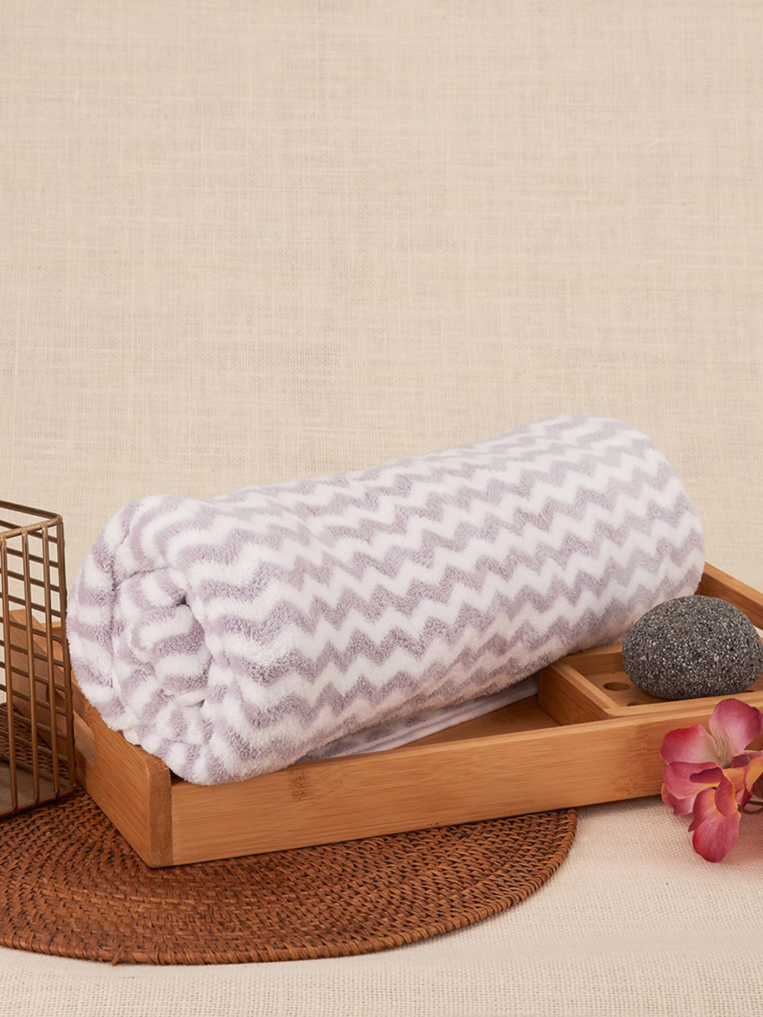 

Black gold Premium 4 Pcs Purple & White Printed 354 GSM Microfibre Quick Dry Bath Towels