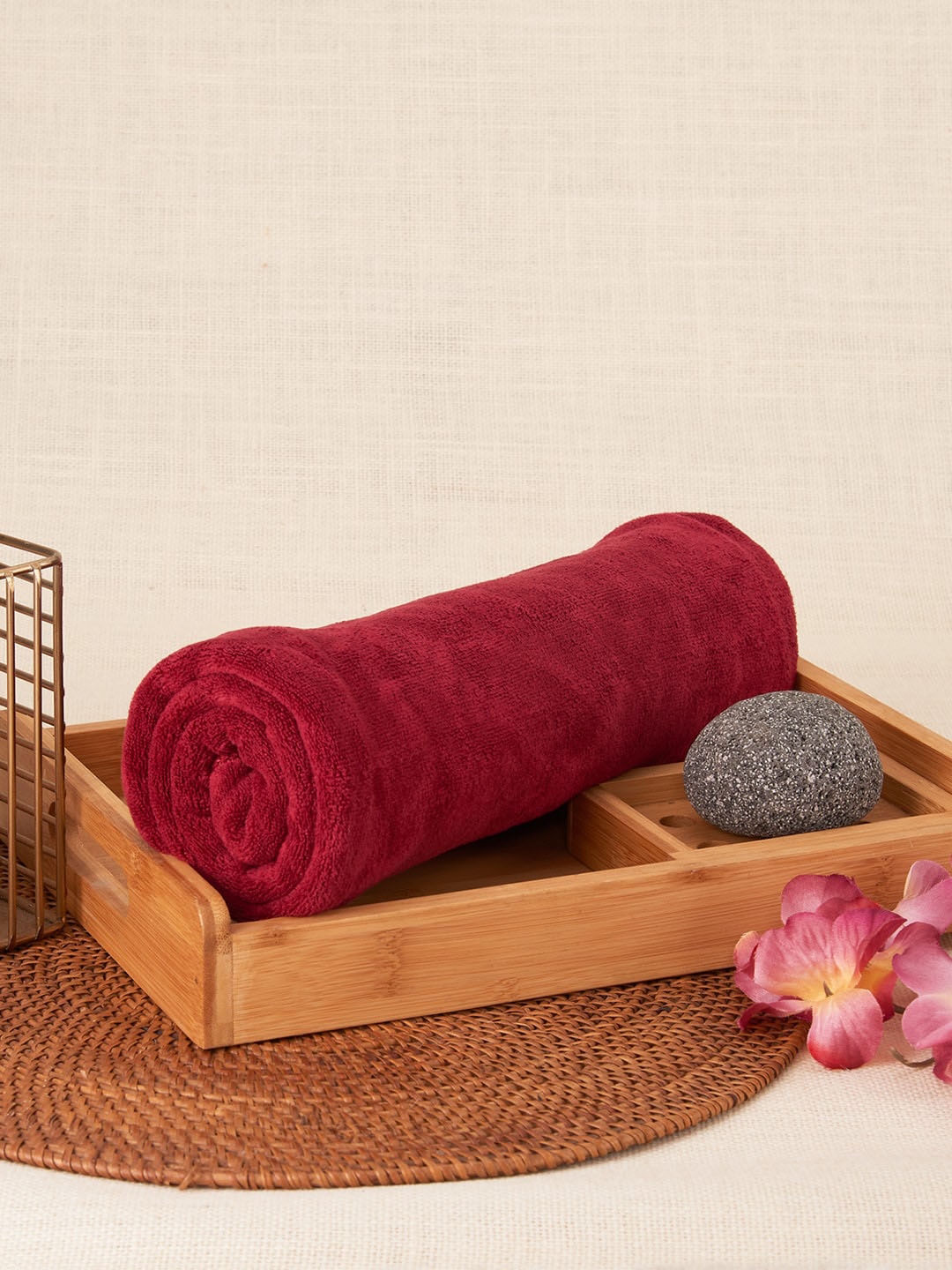 

Black gold Classic Maroon 300 GSM Microfiber Quick Dry Bath Towel