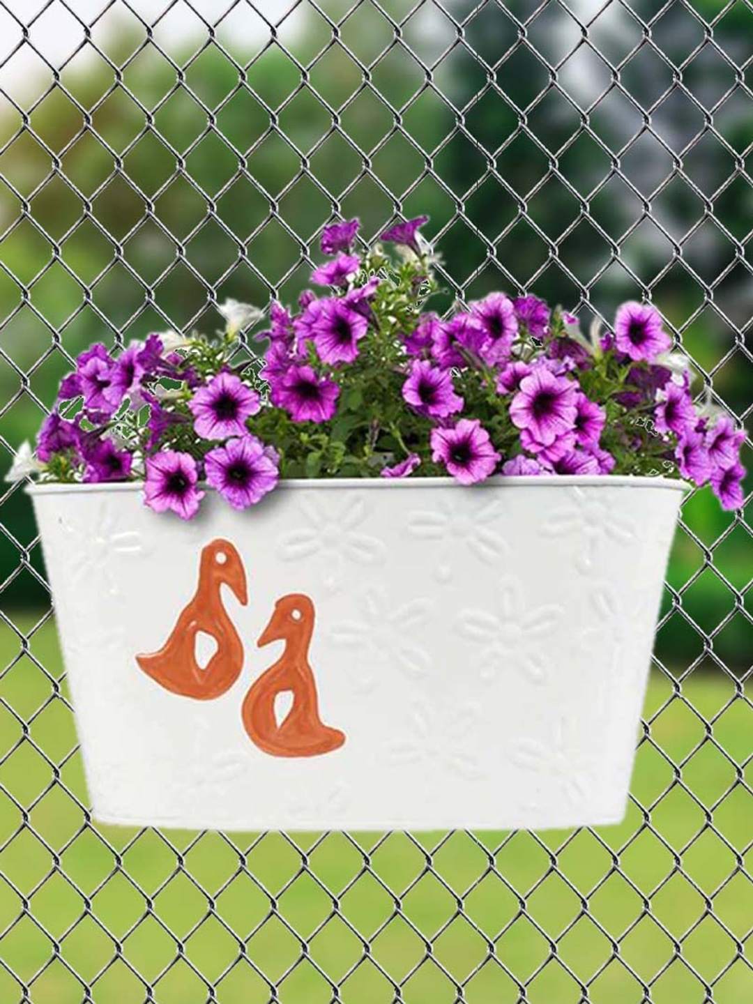 

TRUSTBASKET White Duck Designer Oval Railing Planter