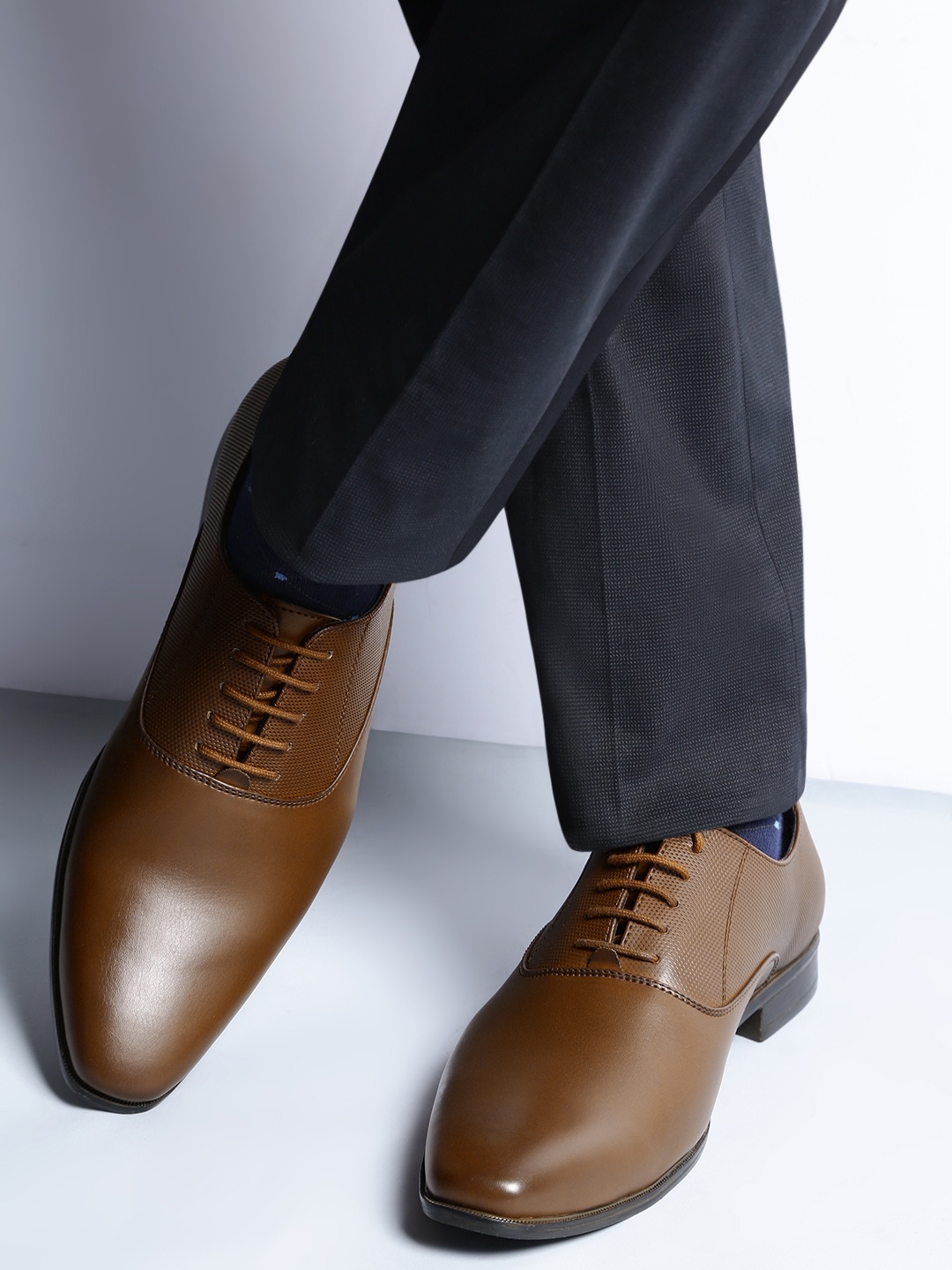 

INVICTUS Men Brown Formal Shoes