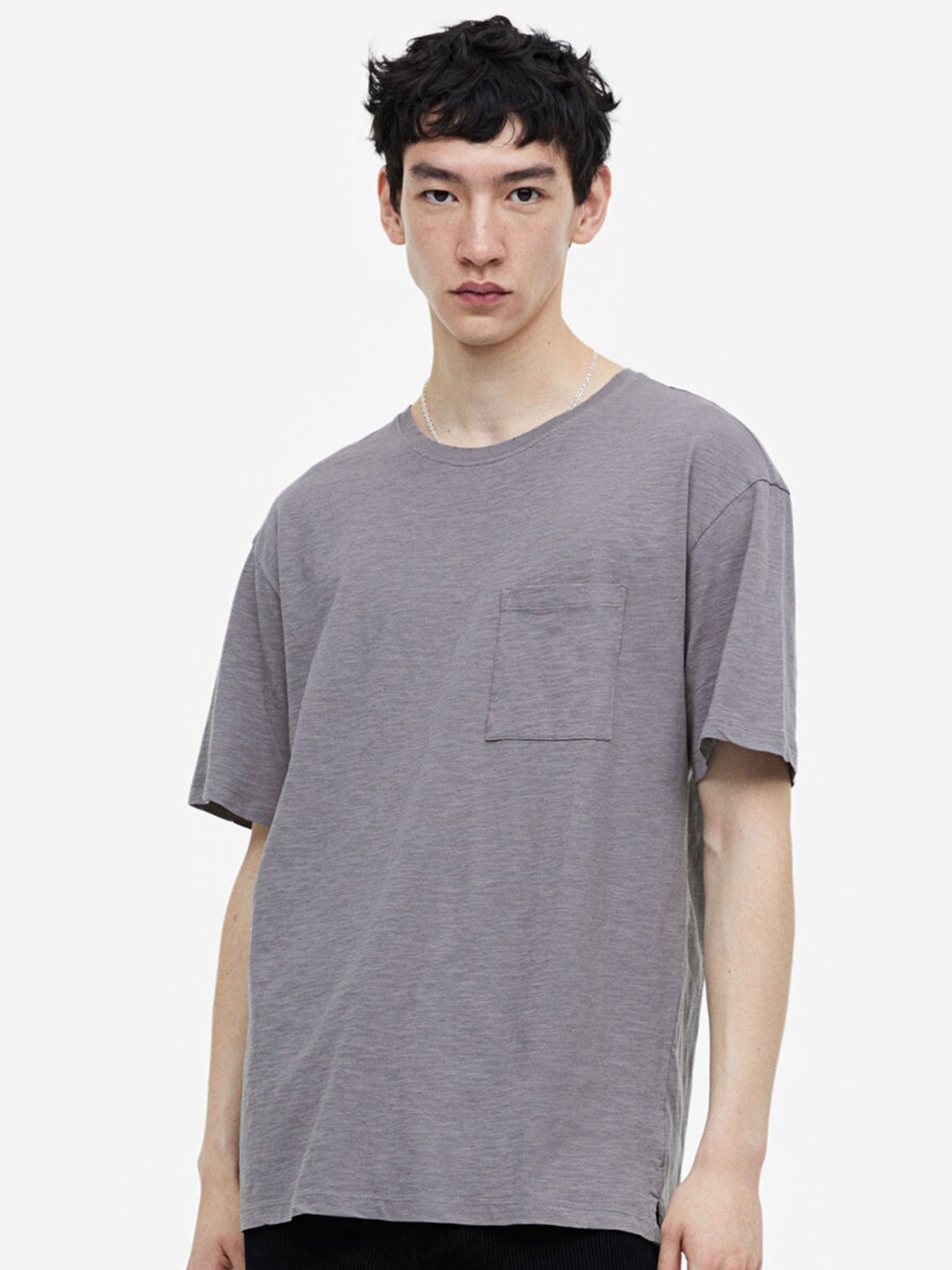 

H&M Solid Regular Fit Pocket-detail T-shirt, Grey