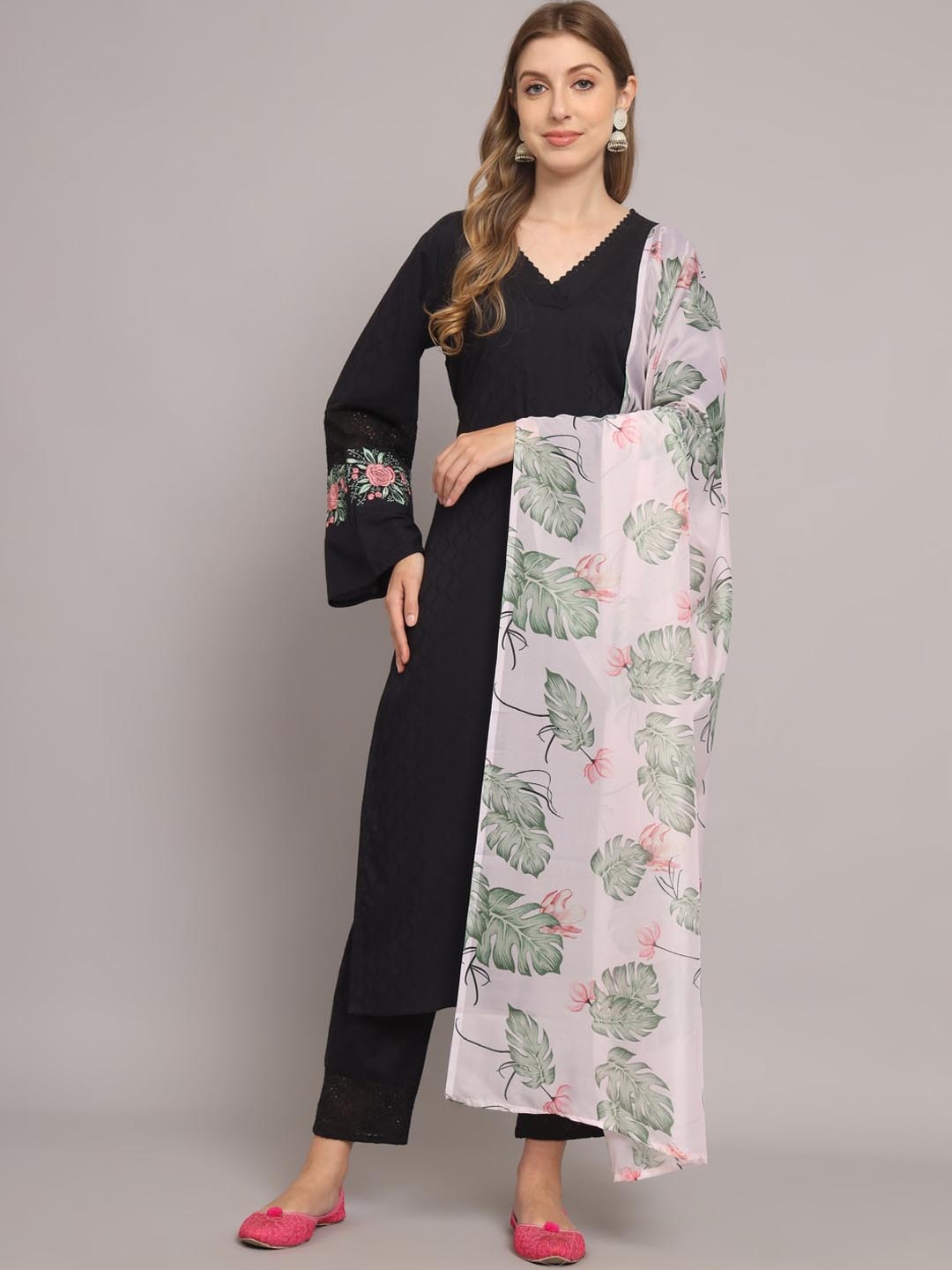 

Silai Bunai Women Black Kurta with Palazzos & With Dupatta