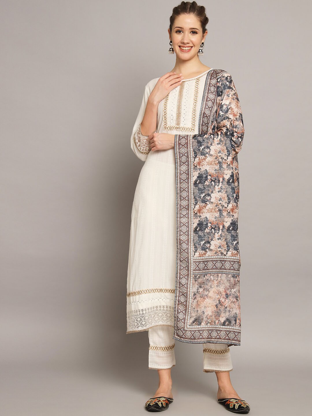 

Silai Bunai Women White Kurta with Palazzos & With Dupatta