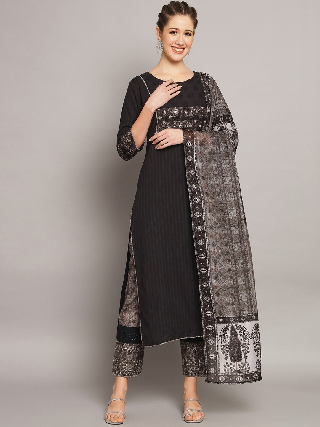 

Silai Bunai Women Black Kurta with Palazzos & With Dupatta