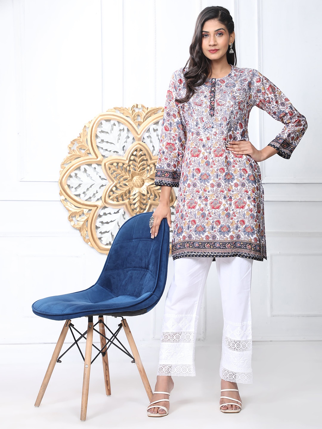 

HOUSE OF KARI Floral Printed Round Neck Tunic, White