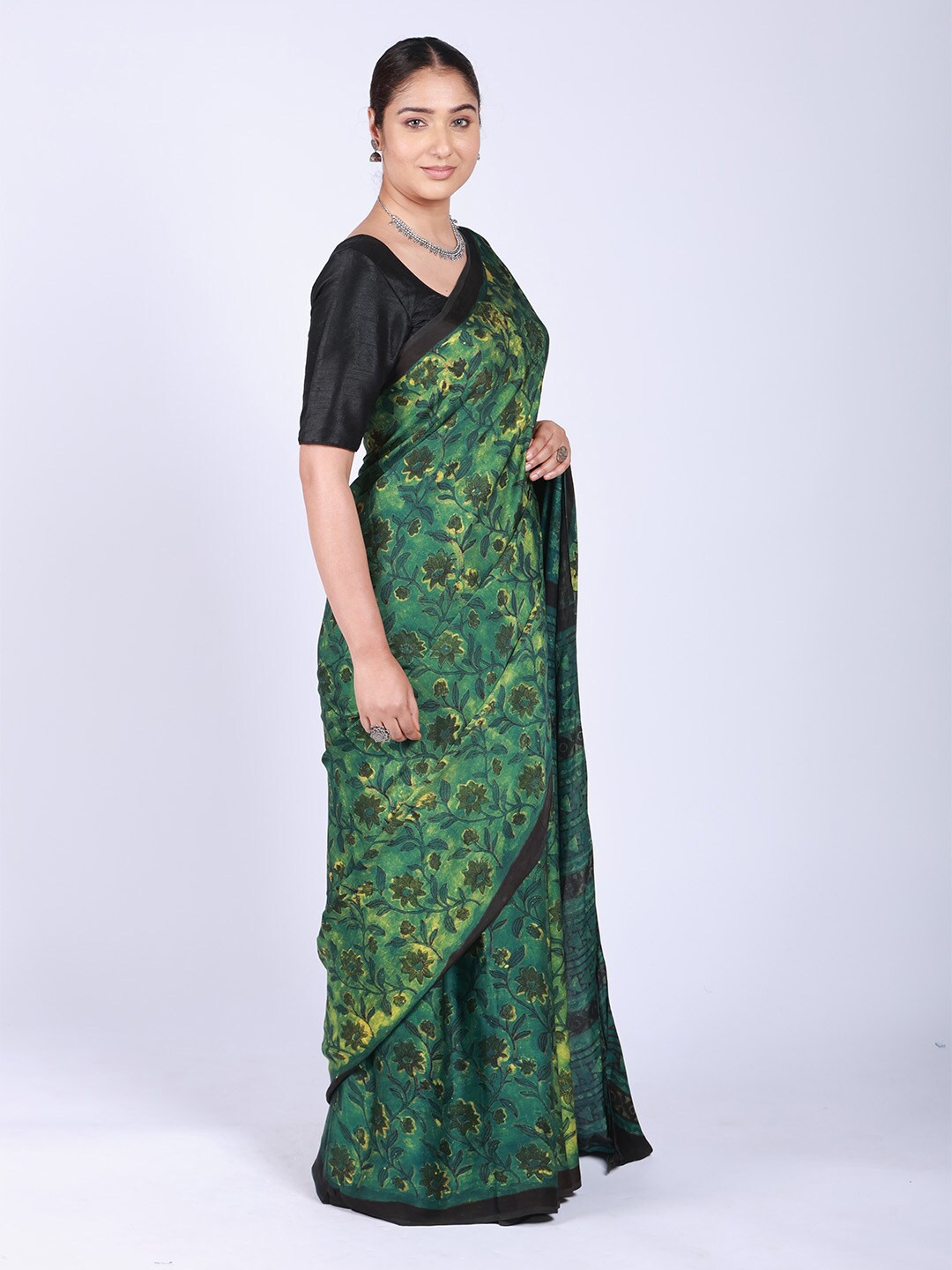 

ReshaWeaves Floral Pure Silk Block Print Saree, Green