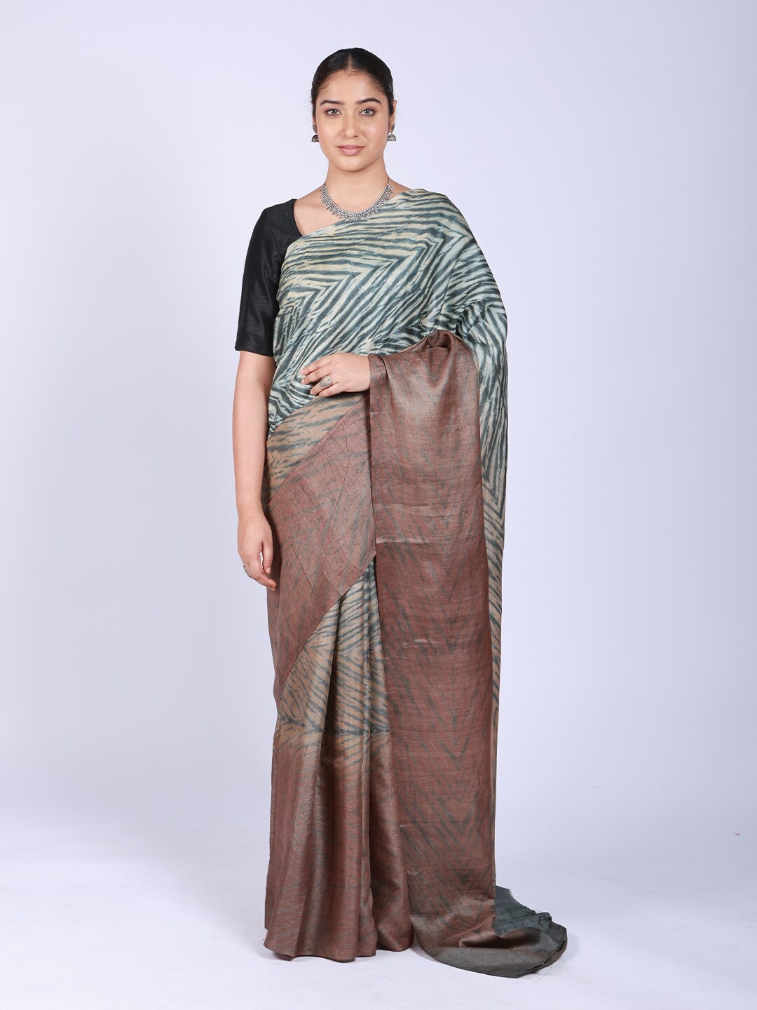 

ReshaWeaves Tie and Dye Pure Silk Tussar Saree, Blue