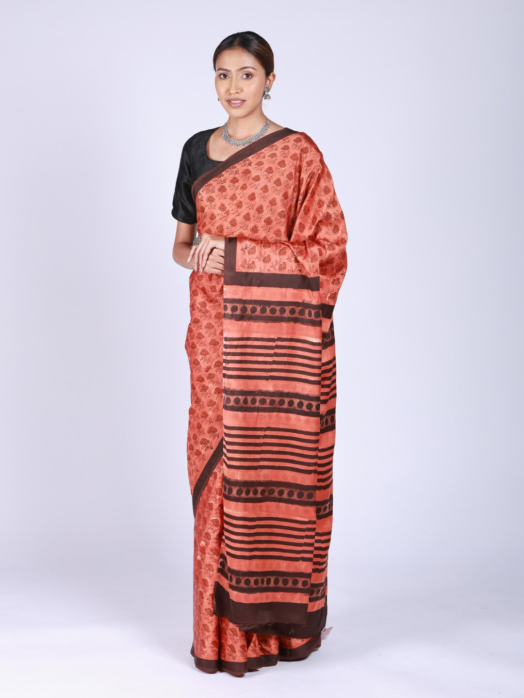 

ReshaWeaves Floral Pure Silk Block Print Saree, Red