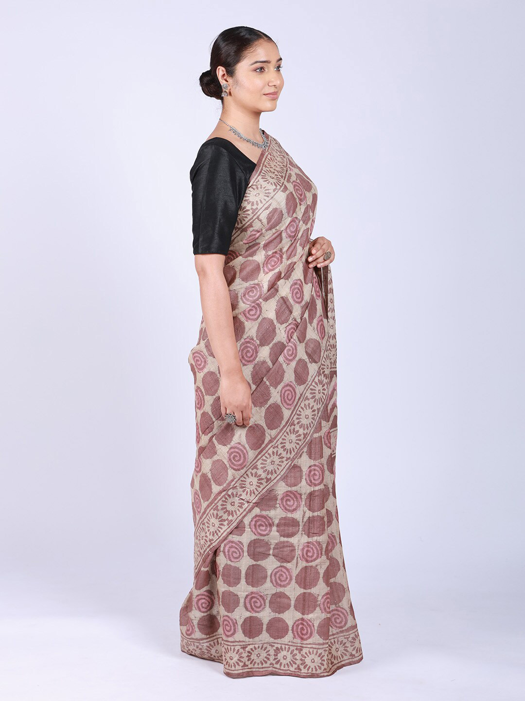 

ReshaWeaves Ethnic Motifs Pure Silk Tussar Saree, Pink