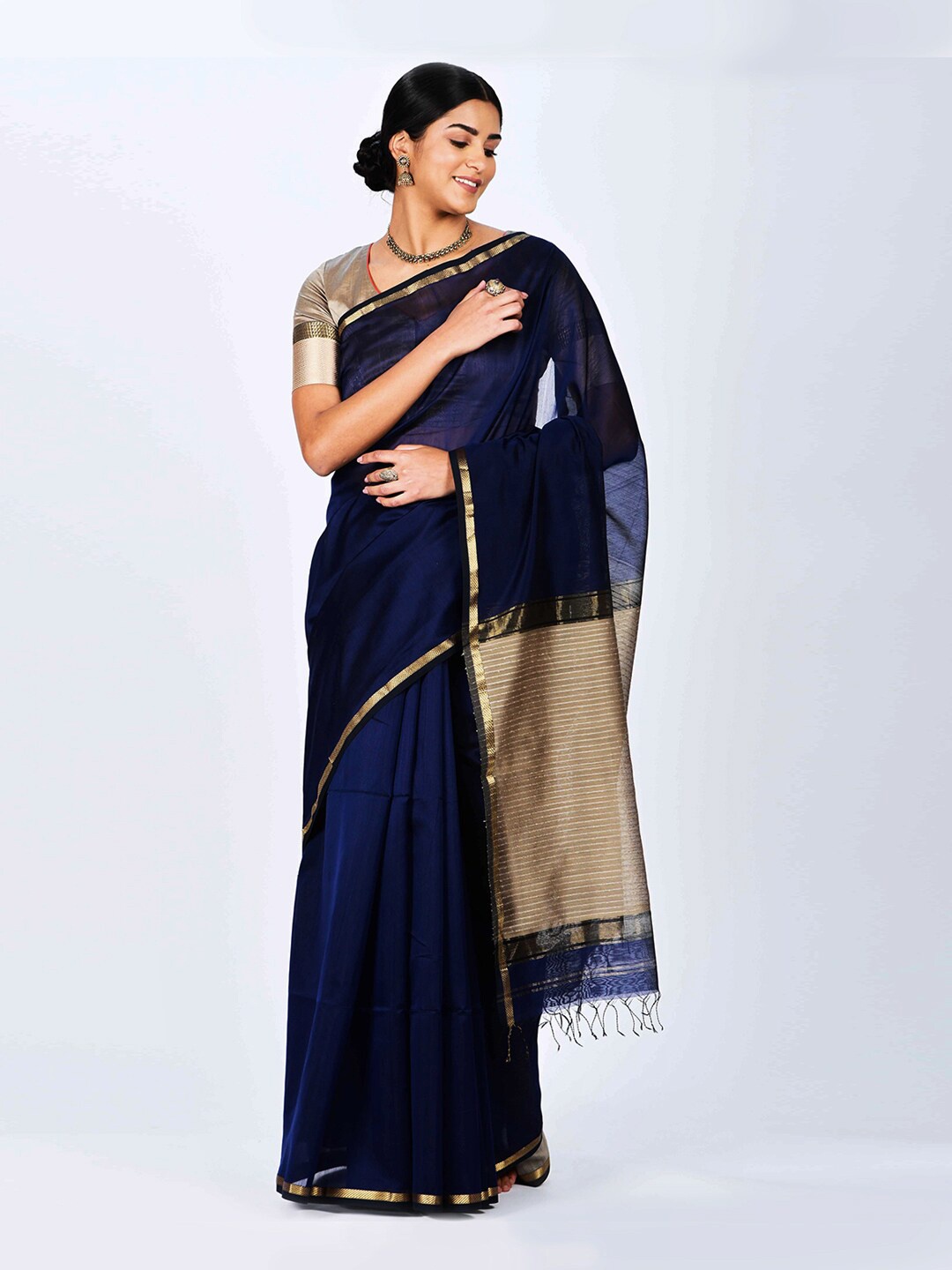 

ReshaWeaves Zari Silk Cotton Maheshwari Saree, Navy blue