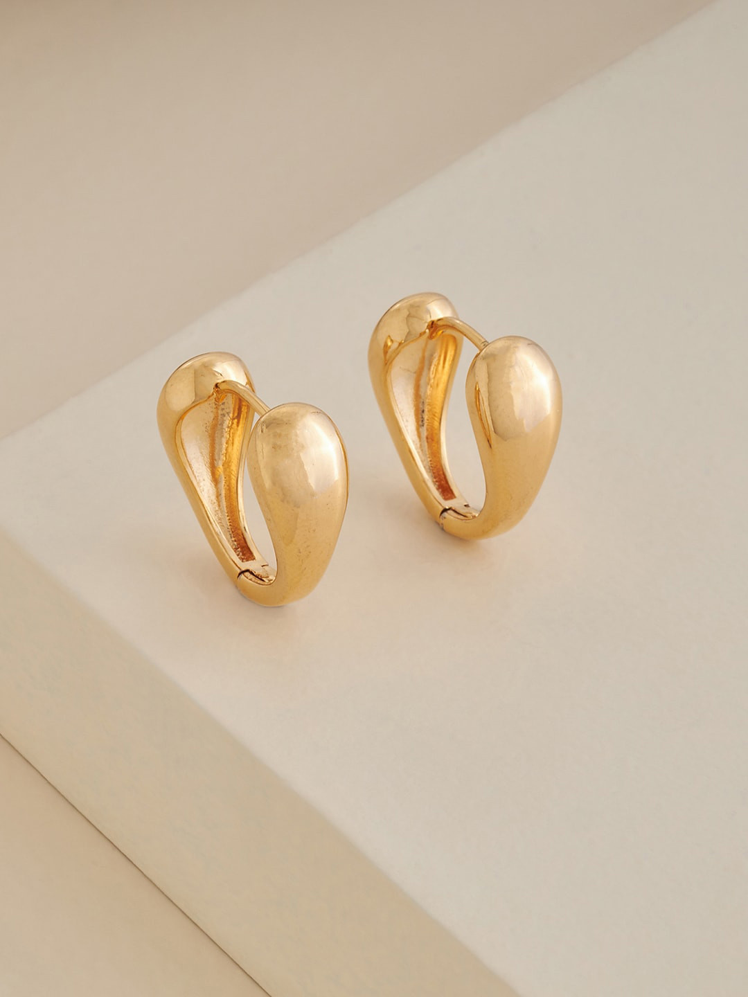 

Kushal's Fashion Jewellery Gold-Plated Contemporary Hoop Earrings