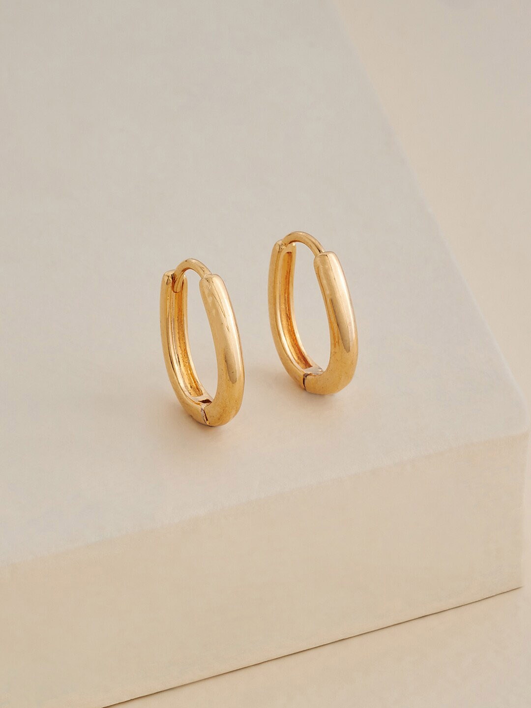 

Kushal's Fashion Jewellery Gold-Plated Contemporary Hoop Earrings
