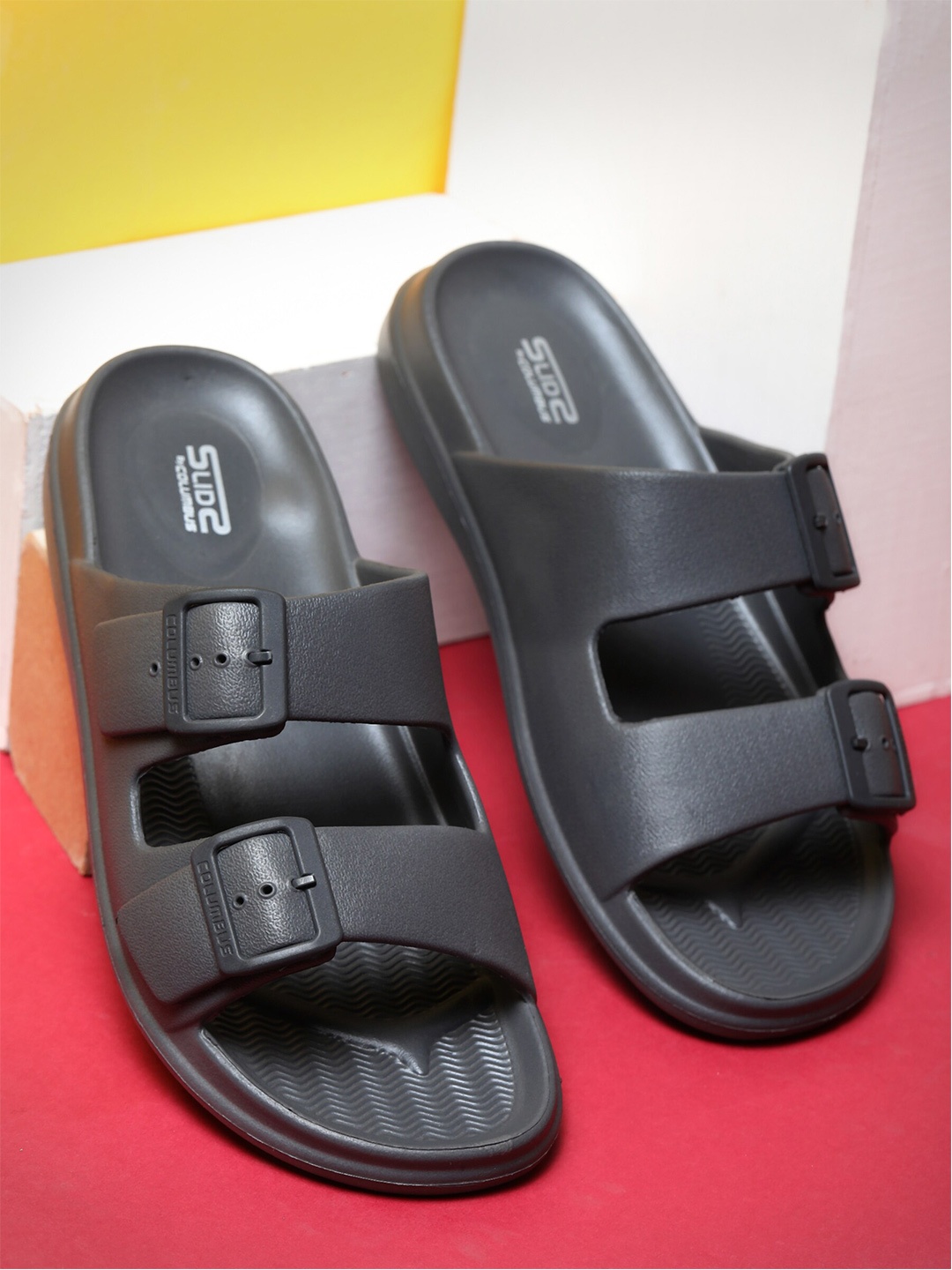 

Columbus Men Buckled Rubber Slip-On Flip Flops, Grey