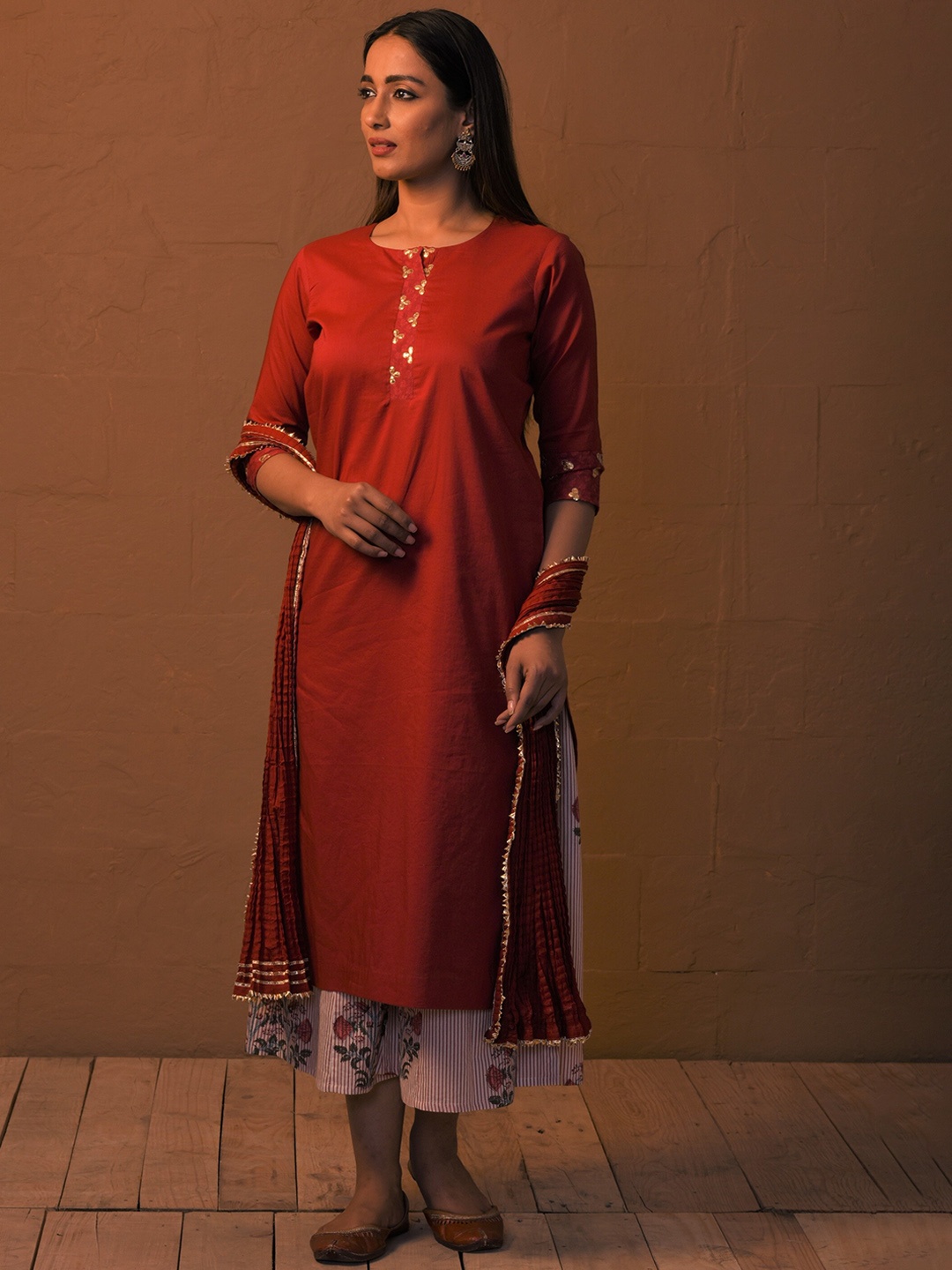 

charkhee Women Red Floral Embroidered Gotta Patti Pure Cotton Kurta with Palazzos