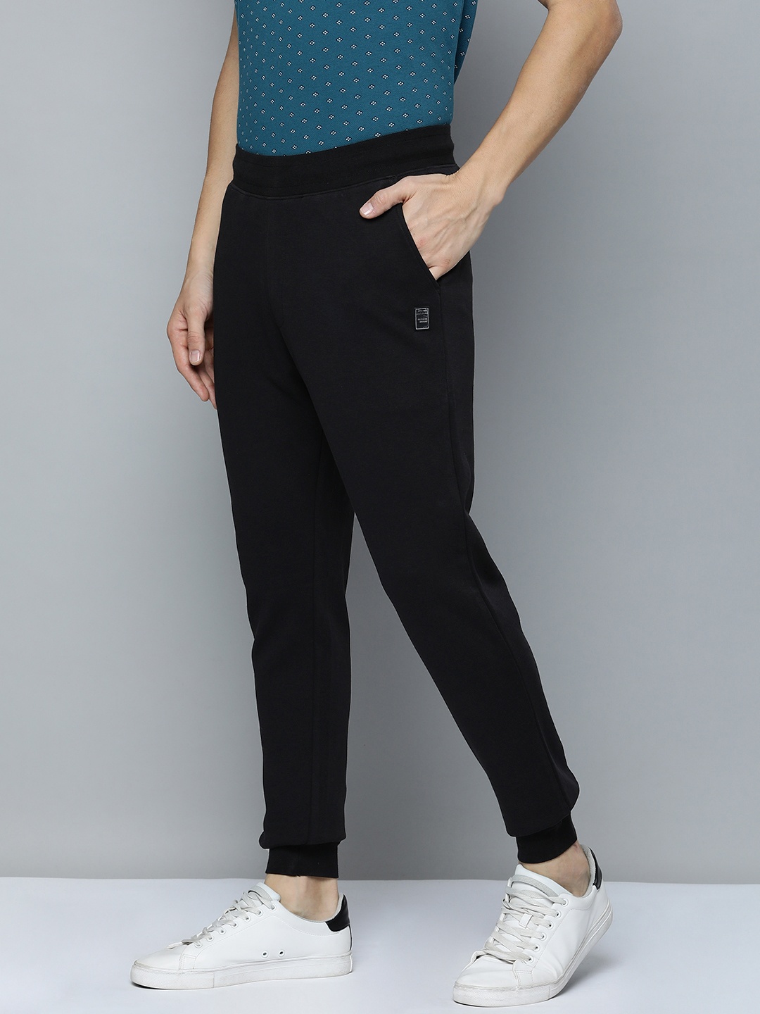 

Indian Terrain Men Regular Fit Joggers, Black