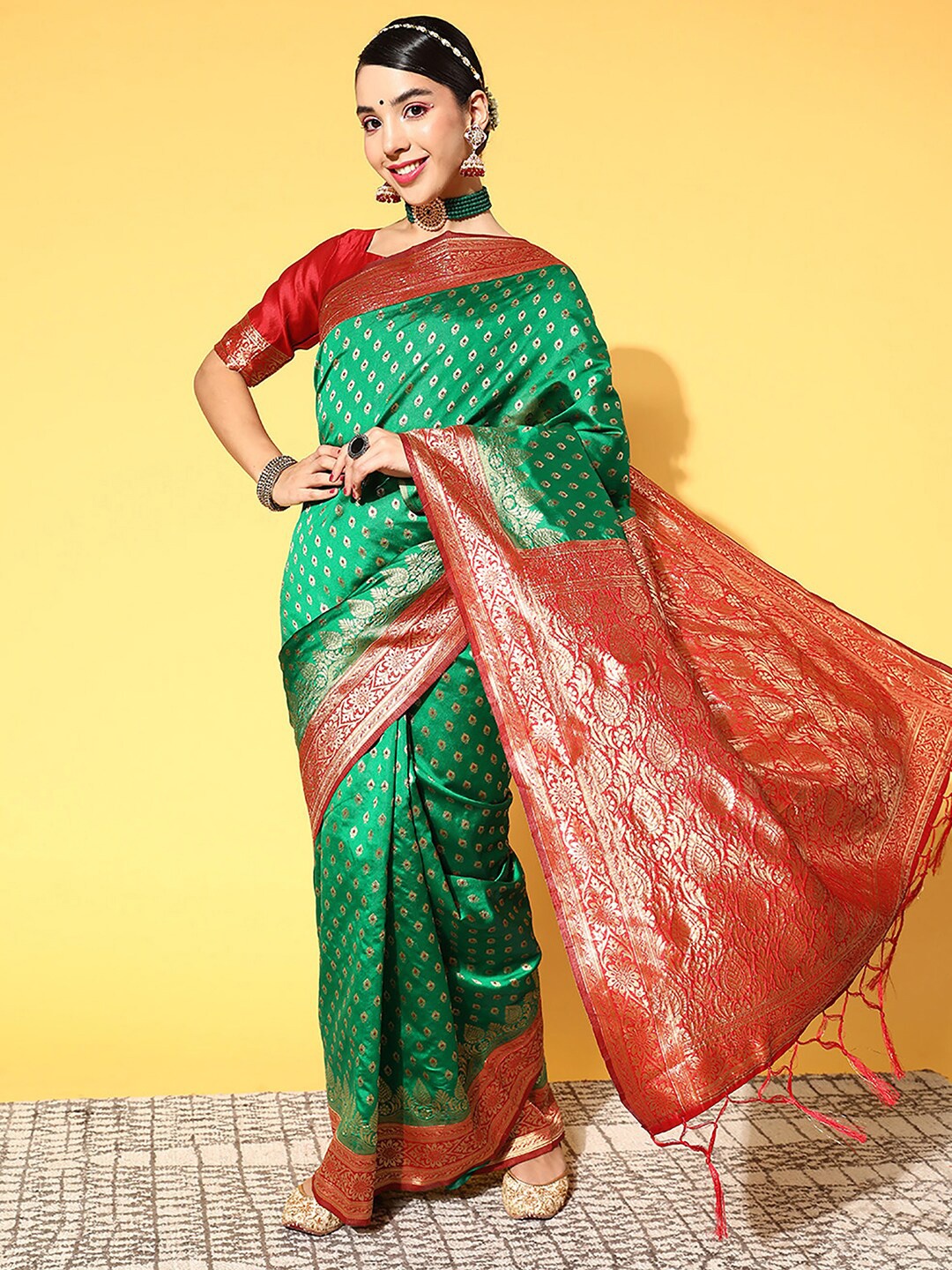 

Saree mall Floral Silk Blend Banarasi Sarees, Green