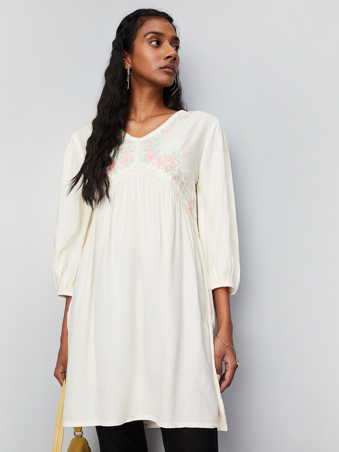 

max Embroidered V-Neck Puff Sleeves Tunic, White