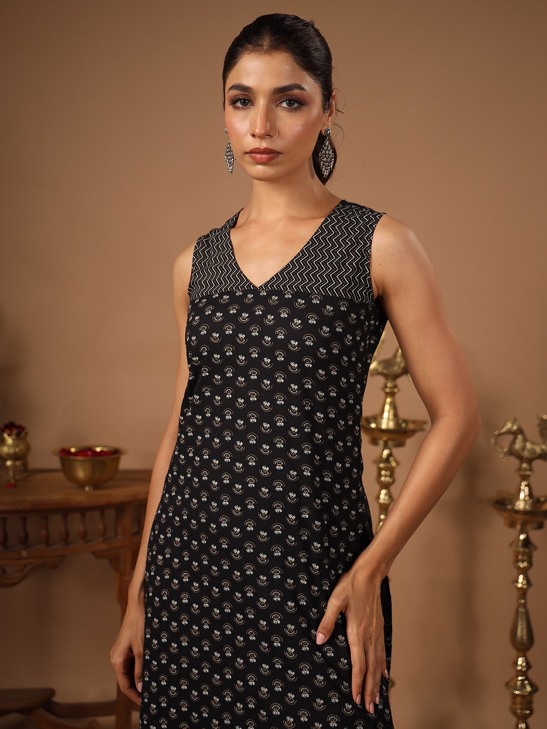 

anayna Ethnic Motifs Printed Pure Cotton Kurta with Trousers, Black