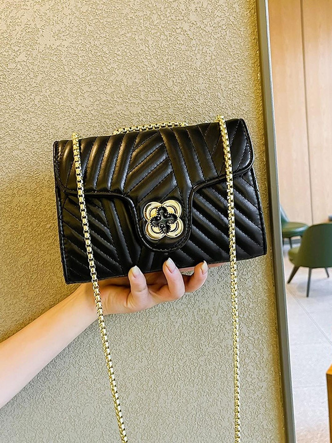 

Diva Dale PU Sling Bag With Quilted, Black