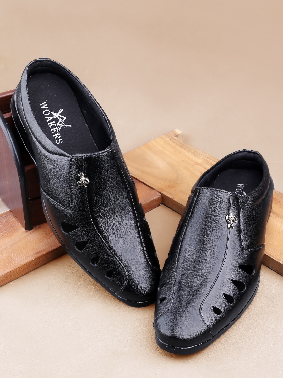 

Woakers Men Textured Laser Cuts Waterproof Lining Mule Sneakers, Black