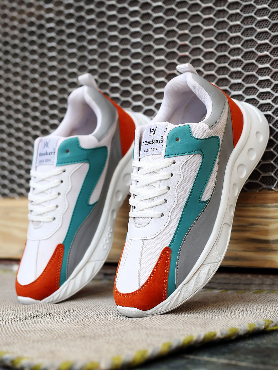 

Woakers Men Colourblocked Waterproof Lining Sneakers, White