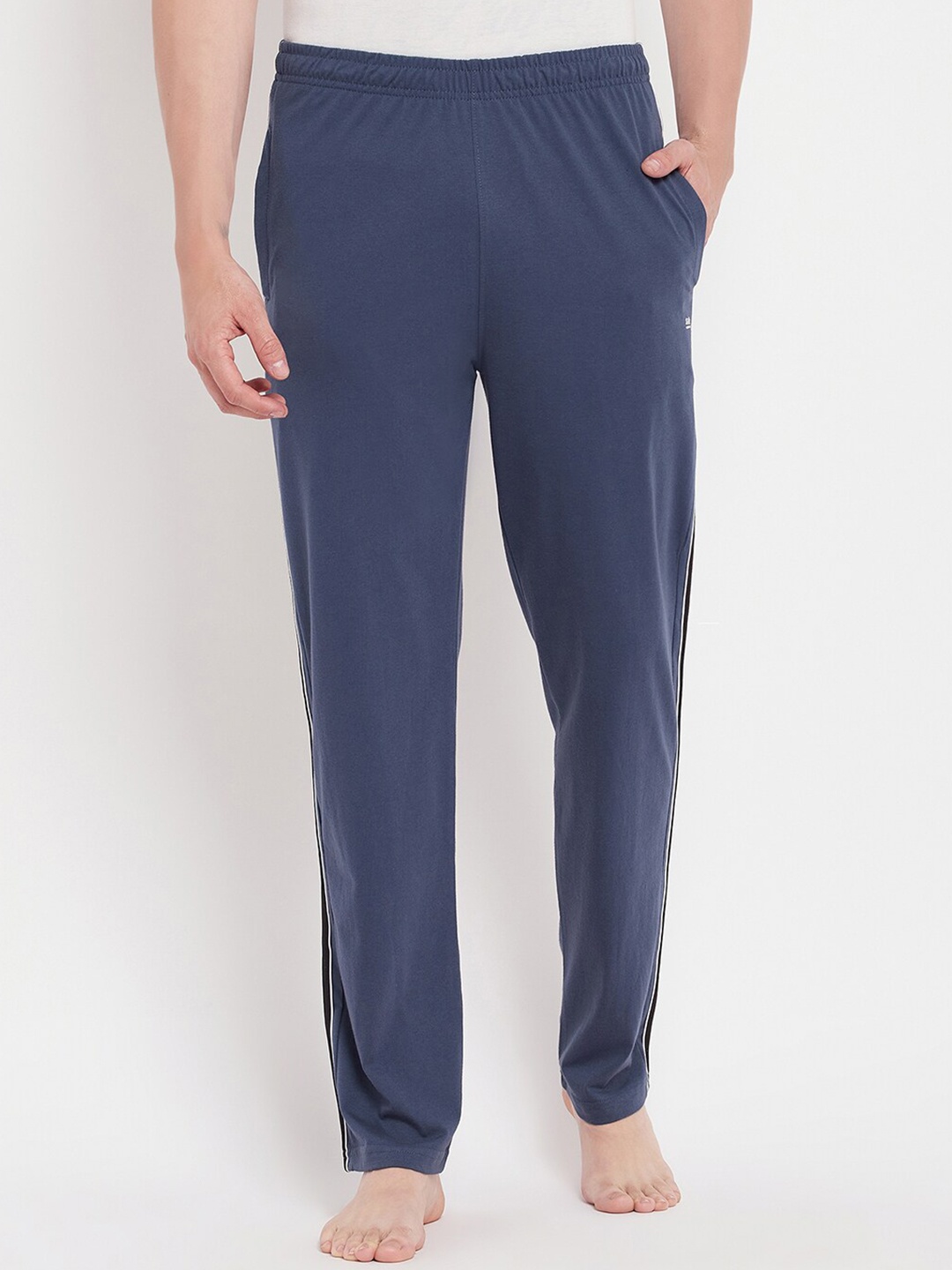 

Okane Men Side Stripe Detail Mid-Rise Lounge Pants, Blue