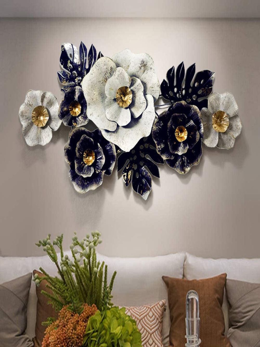 

The Art House Blue & White Sapphire Floral Design Iron Wall Art