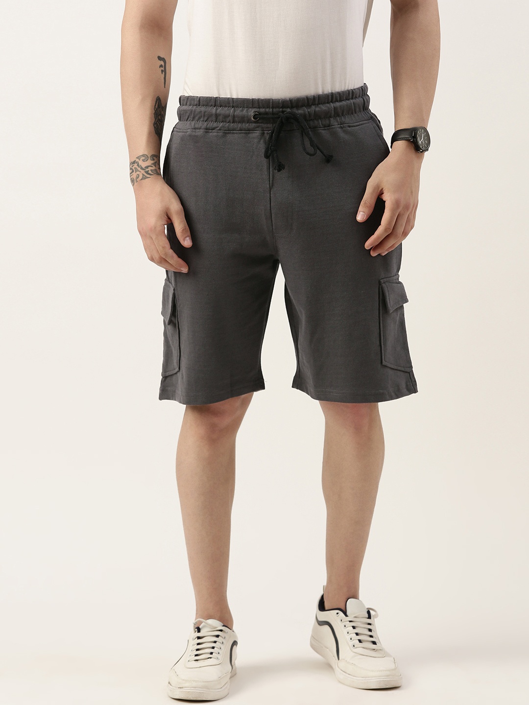 

ARISE Solid Pocket Detailing Cargo Shorts, Grey