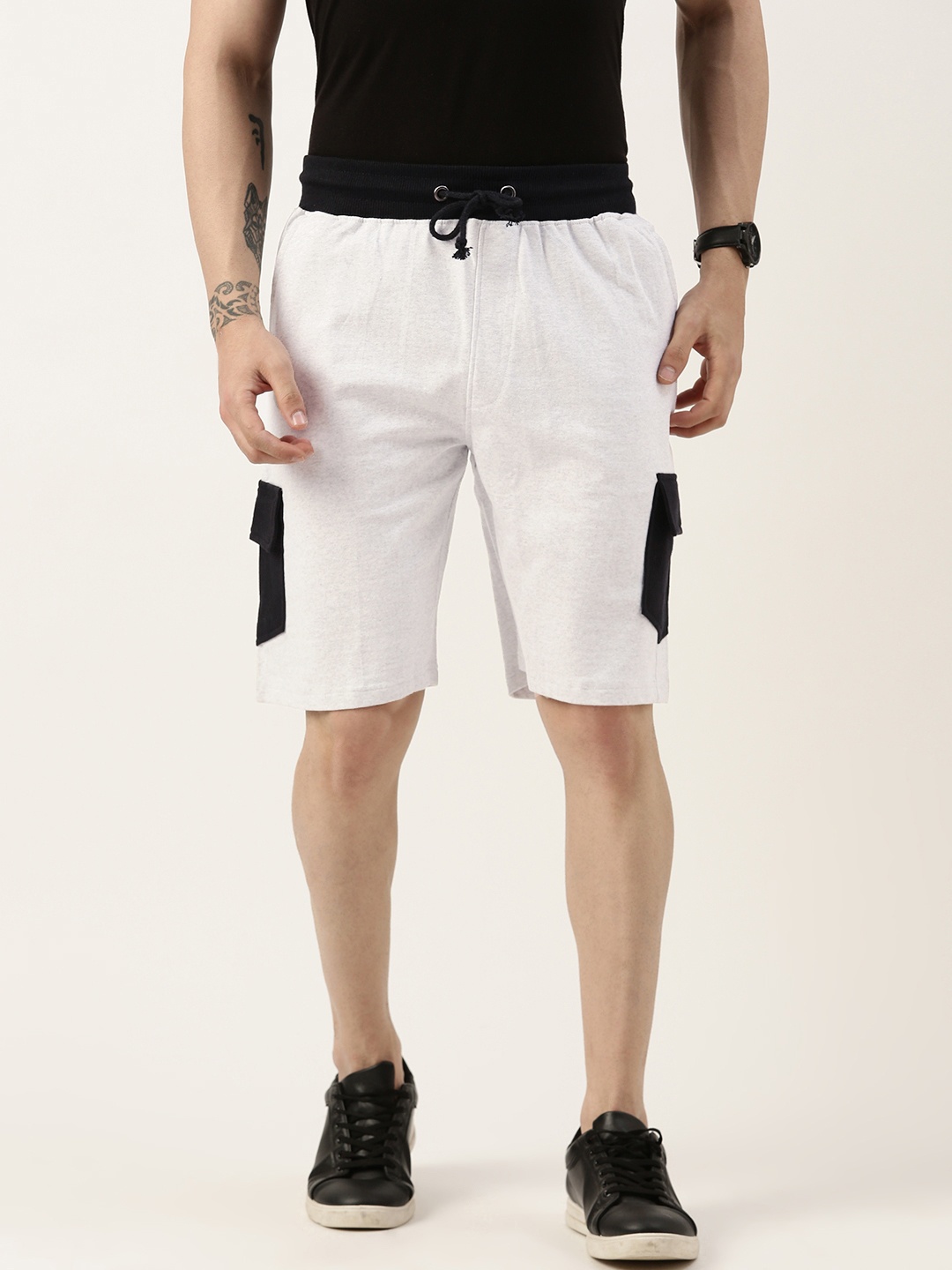 

ARISE Men Colourblocked Cargo Shorts, White