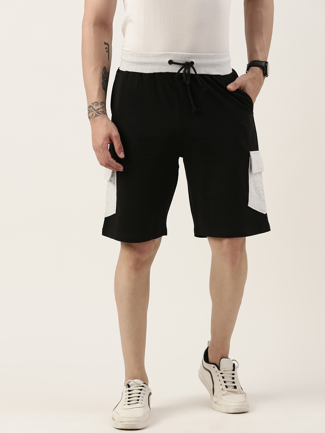 

ARISE Pocket Detailing Cargo Shorts, Black