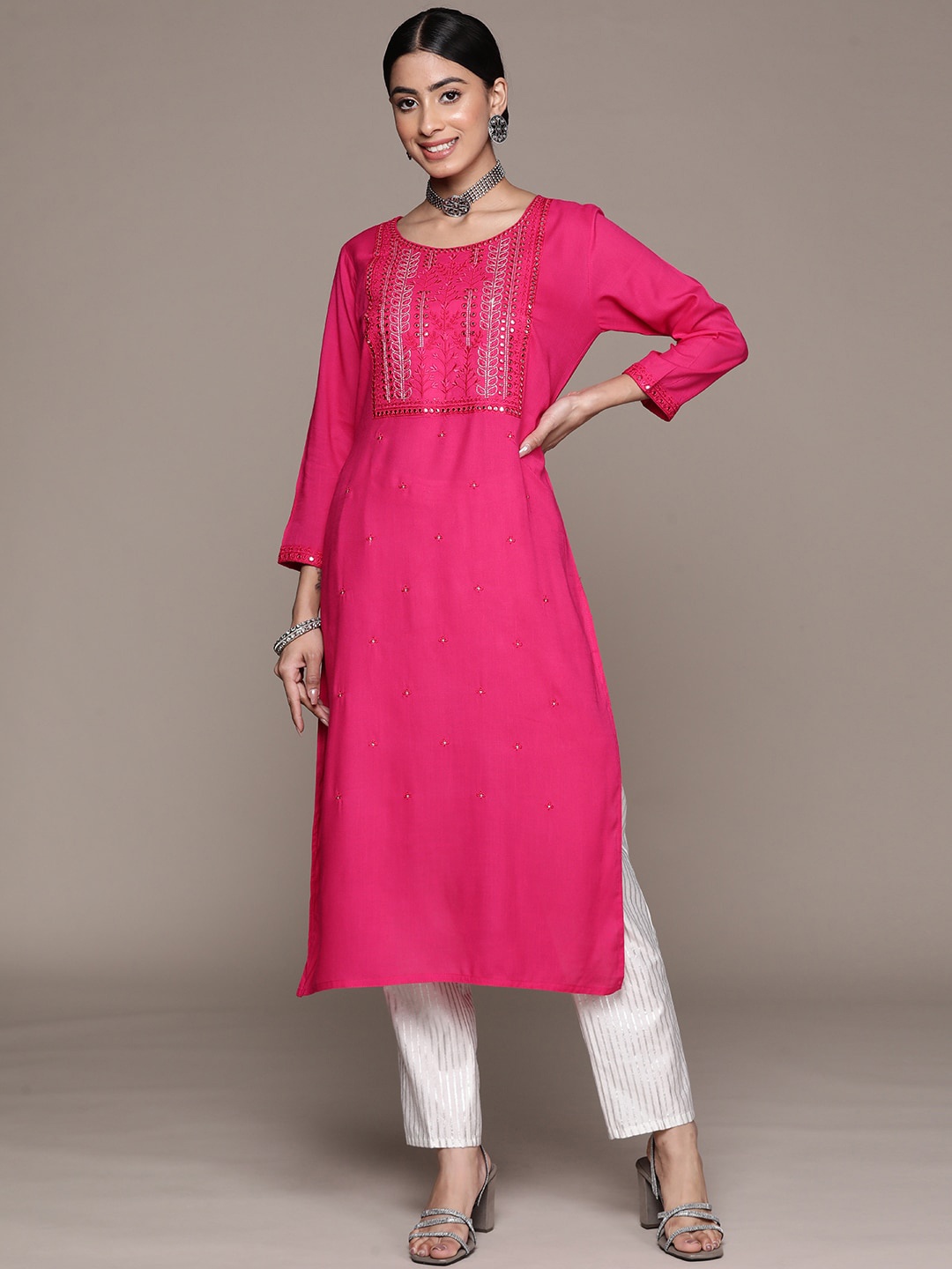 

Ishin Women Magenta Embellished Round Neck Mirror Work Kurta