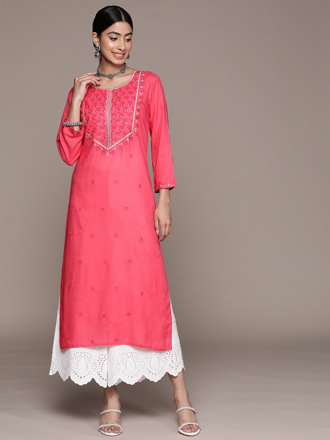 

Ishin Women Fuchsia Geometric Embellished Thread Work Floral Kurta