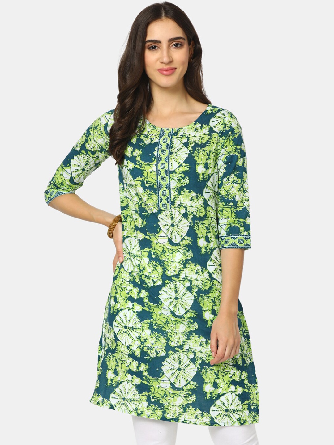 

V-Mart Women Green Yoke Design Thread Work Kurta