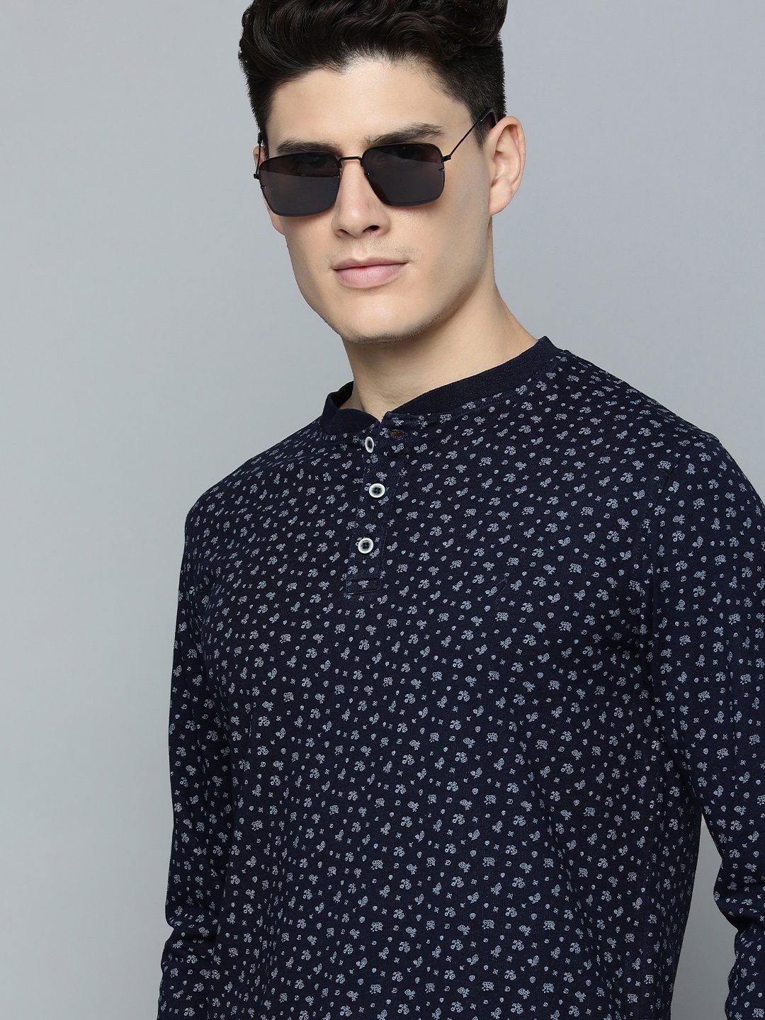 

Indian Terrain Floral Printed Indigo Pure Cotton T-shirt, Navy blue