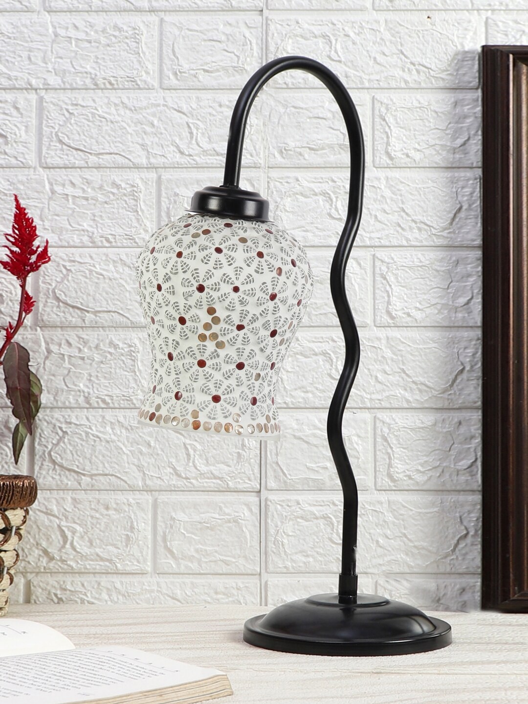 

Devansh Black & White Printed Zig Zag Curvy Table Lamp With Mosaic Glass Lamp Shade