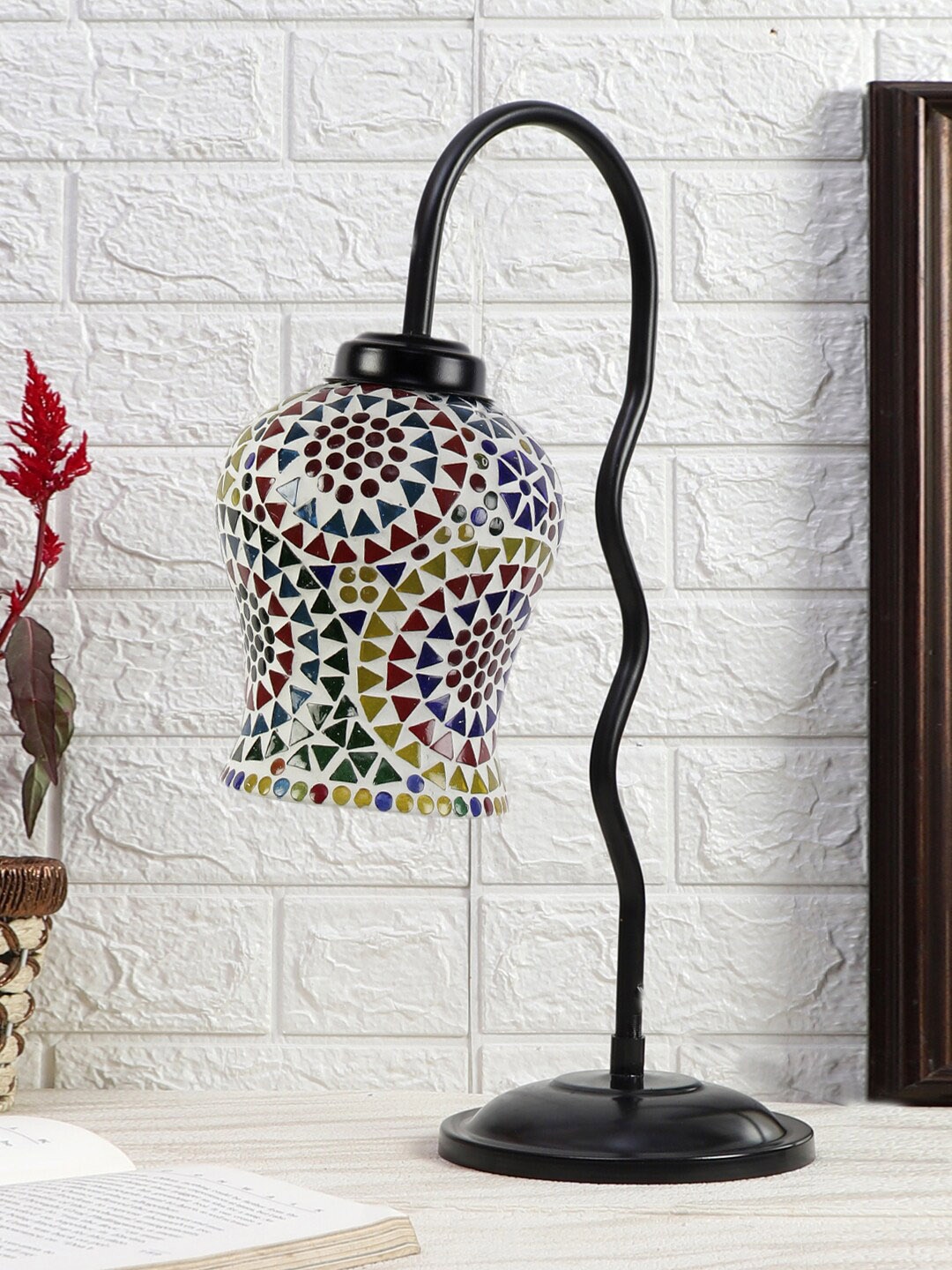 

Devansh Black & White Printed Zig Zag Curvy Table Lamp With Mosaic Glass Lamp Shade