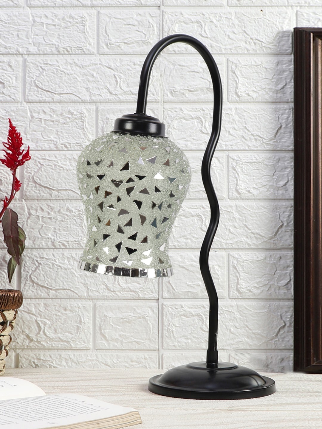 

Devansh Black & White Printed Zig Zag Curvy Table Lamp With Mosaic Glass Shade