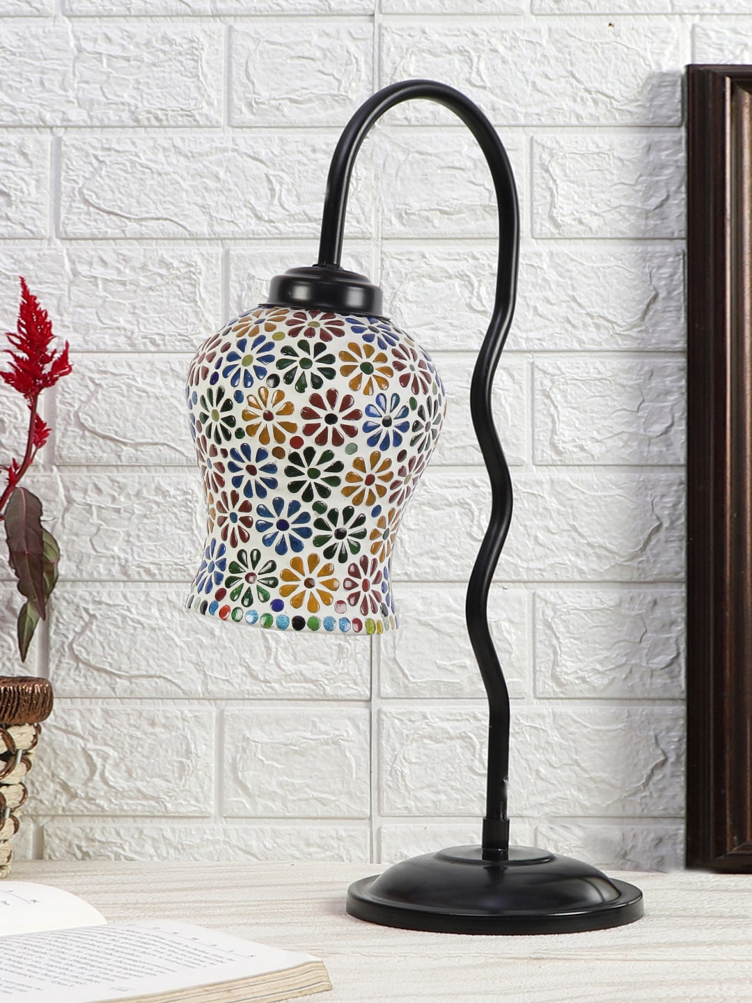 

Devansh Black & White Printed Zig Zag Curvy Table Lamp With Mosaic Glass Lamp Shade