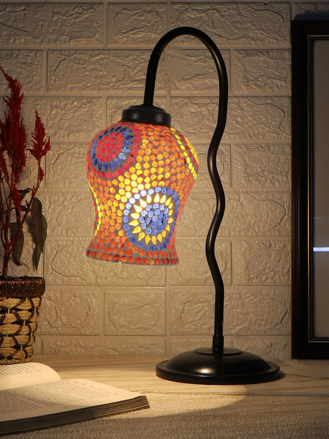 

Devansh Black & White Printed Zig Zag Curvy Table Lamp With Mosaic Glass Shade