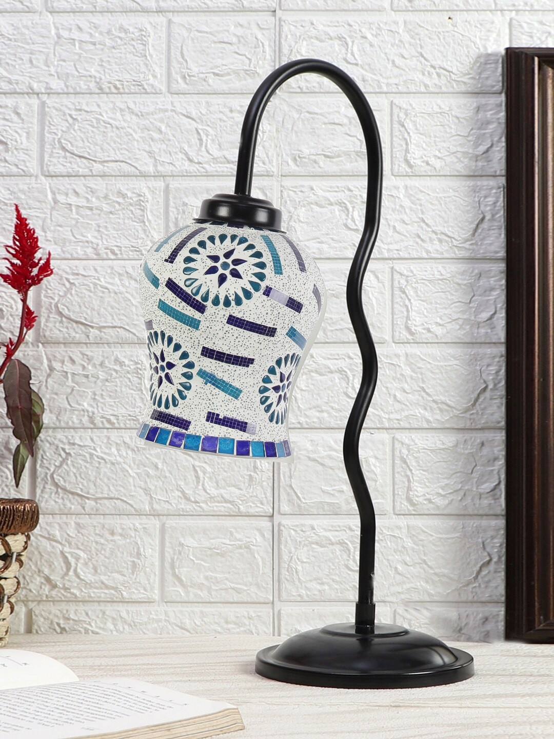 

Devansh Black & White Printed Zig Zag Curvy Table Lamp With Mosaic Glass Shade