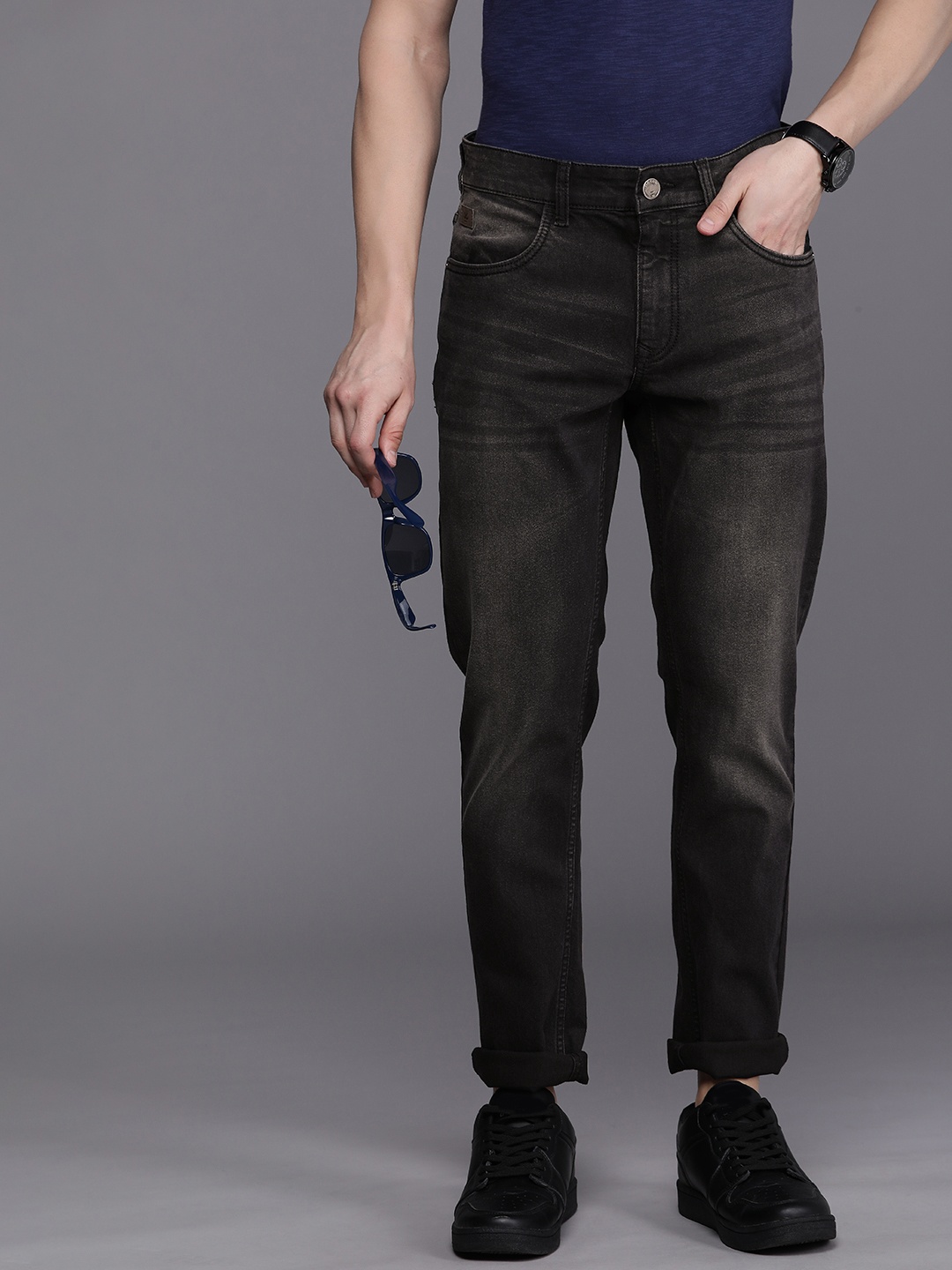 

WROGN Men Mid-Rise Slim Fit Heavy Fade Stretchable Jeans, Black
