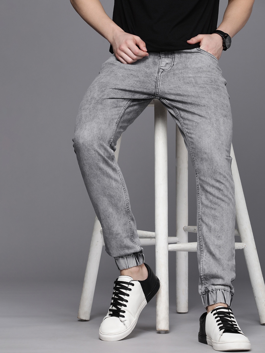 

WROGN Men Mid-Rise Heavy Fade Stretchable Jogger Fit Jeans, Grey